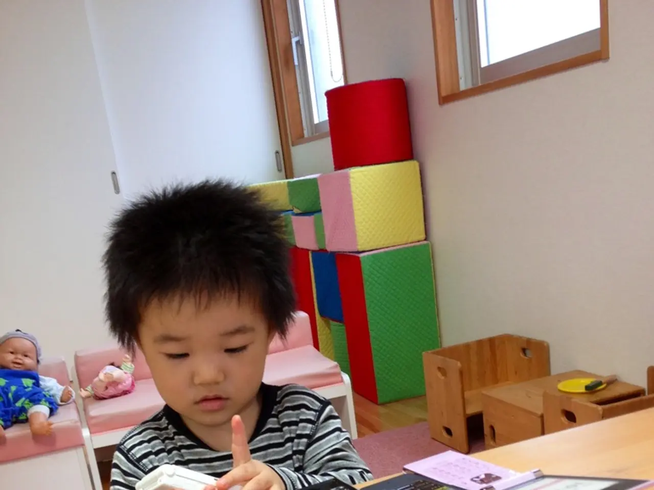 Pupils in Turkestan shun using mobile phones during school hours