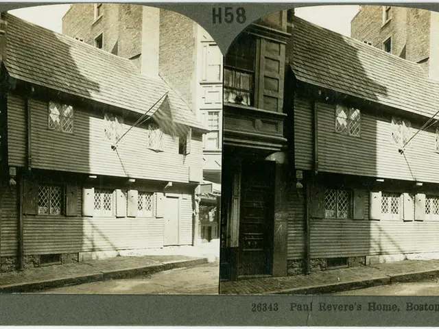 Dean Adèle Naudé Santos to resign from her position at the School of Architecture and Planning.