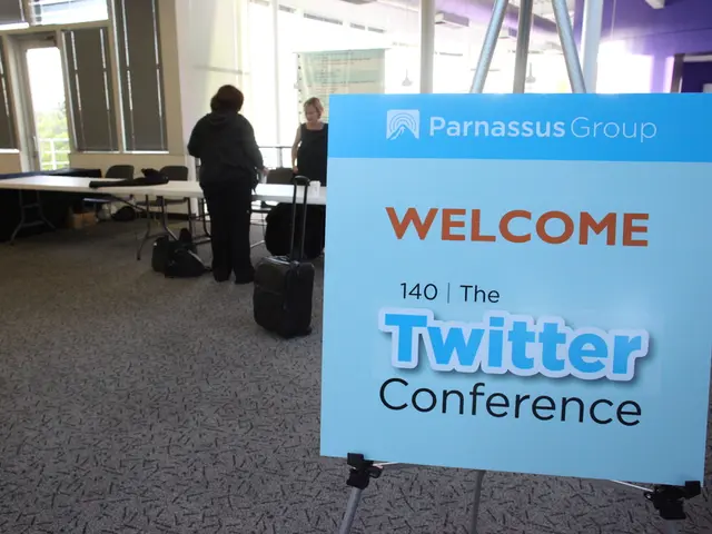 Online Gatherings Over the Internet: From Friendship Groups to Political Forums