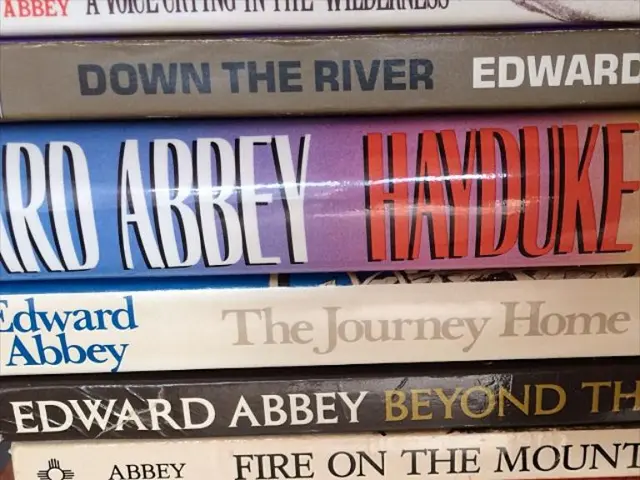 Books Favored by the Wealthy for Personal Financial Expansion, Often Overlooked by the Middle Class